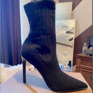 Never worn 9.5 Steve Madden stiletto booties